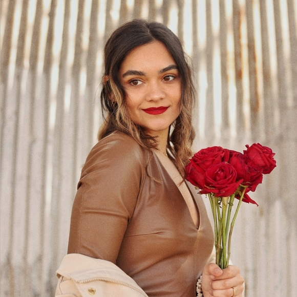 Meet your Posher, Melanie - Picture 1 of 3